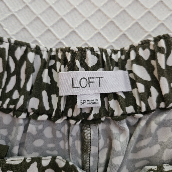 LOFT Wide Leg Olive Green and White Pants - Picture 5 of 6